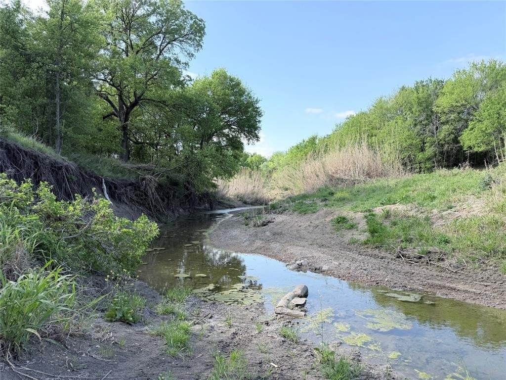 10 acres in Hill County
