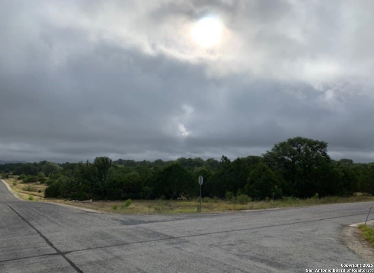 2 acres in Bandera County gallery image 4