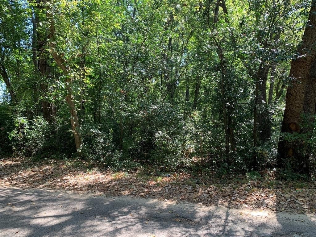1.95 acres in Henderson County