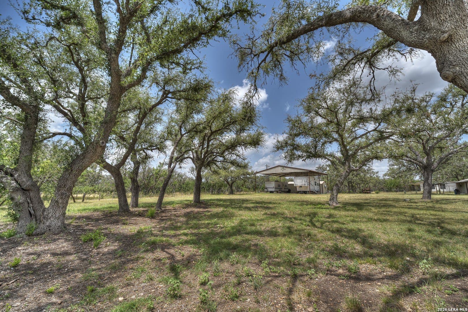 1 acres in Real County gallery image 2