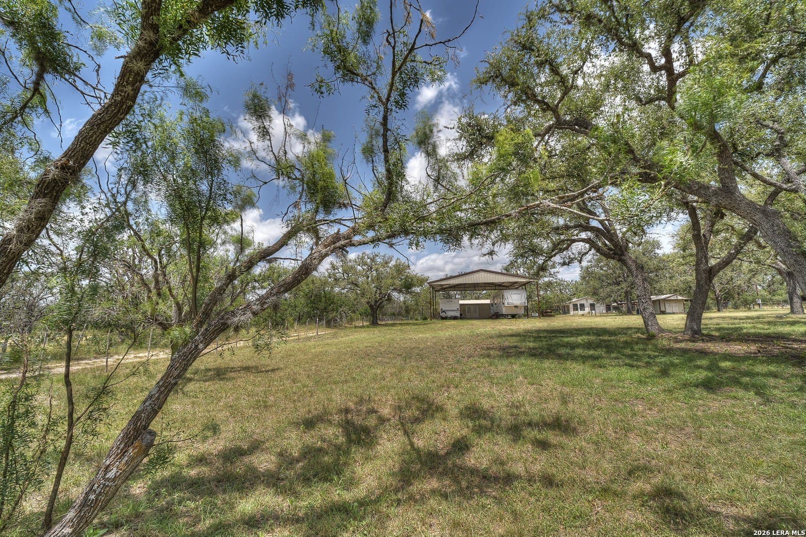 1 acres in Real County gallery image 3