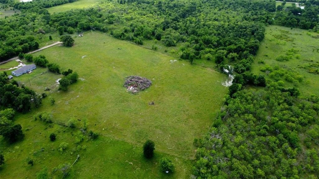 8 acres in Falls County gallery image 2