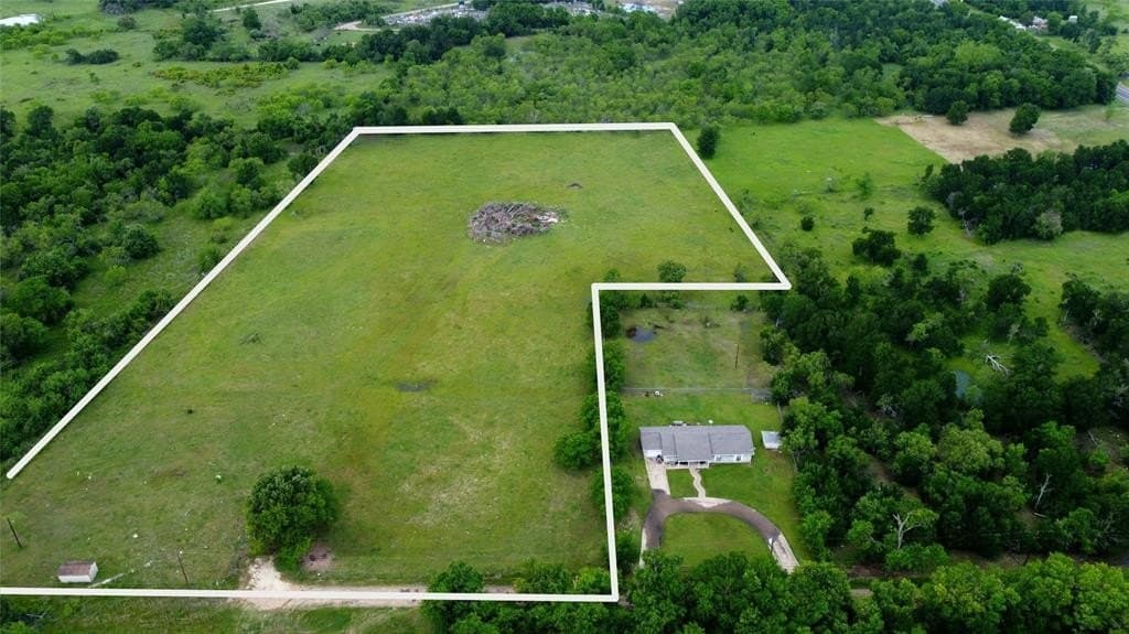8 acres in Falls County