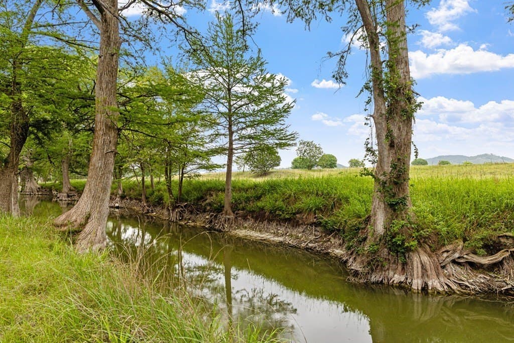 5.11 acres in Kerr County gallery image 2