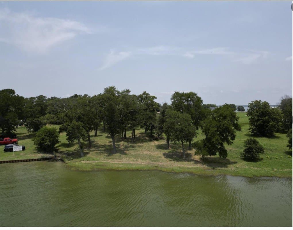 1.28 acres in Navarro County gallery image 4