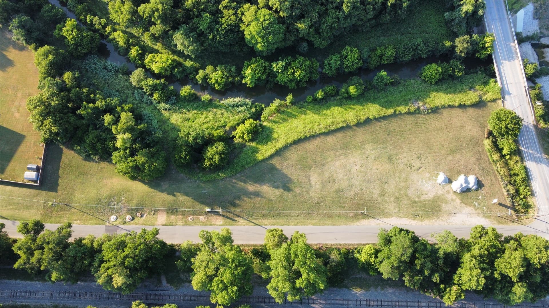 1.8 acres in Dallas County gallery image 3