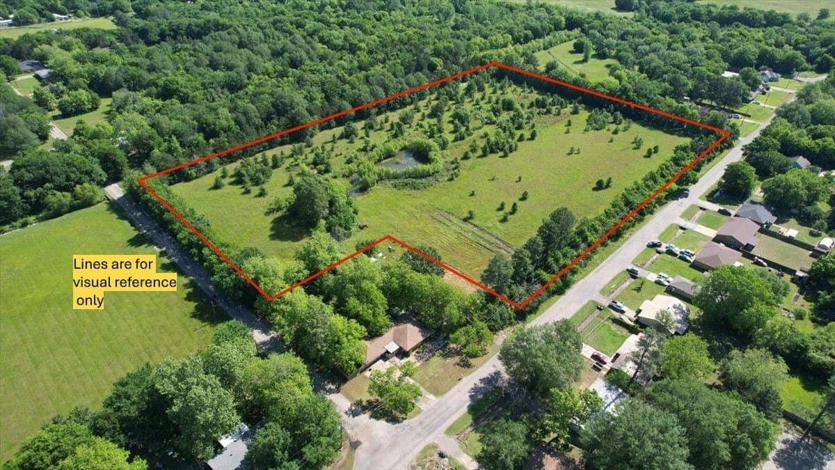 10.84 acres in Lamar County