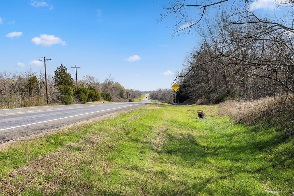 1 acres in Milam County gallery image 3