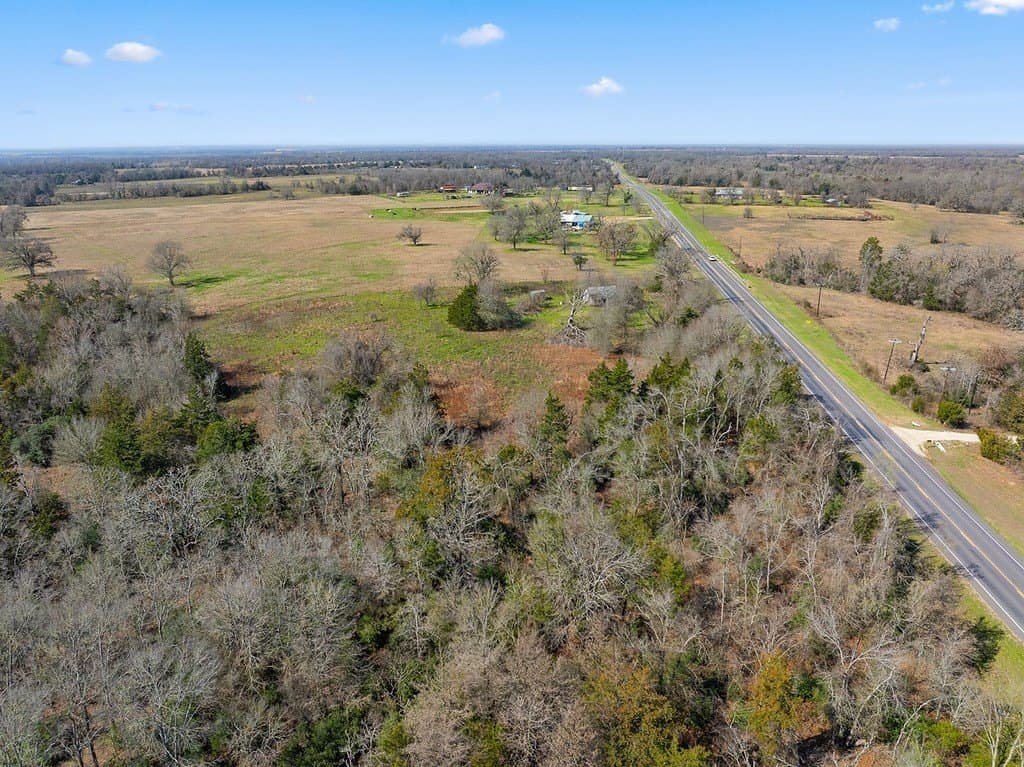 1 acres in Milam County gallery image 4
