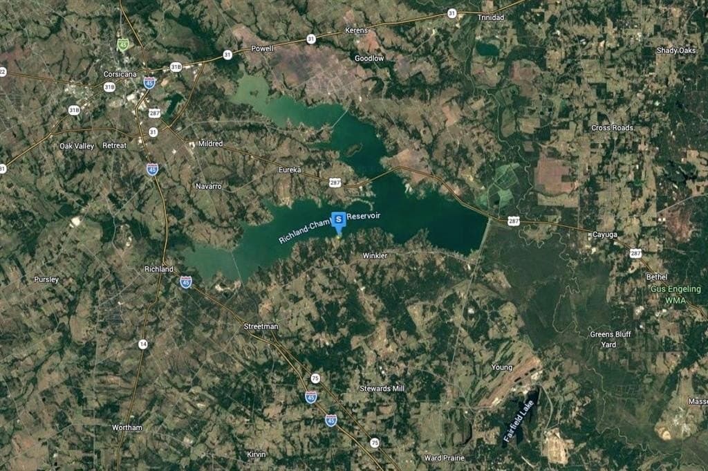 1.06 acres in Navarro County gallery image 4