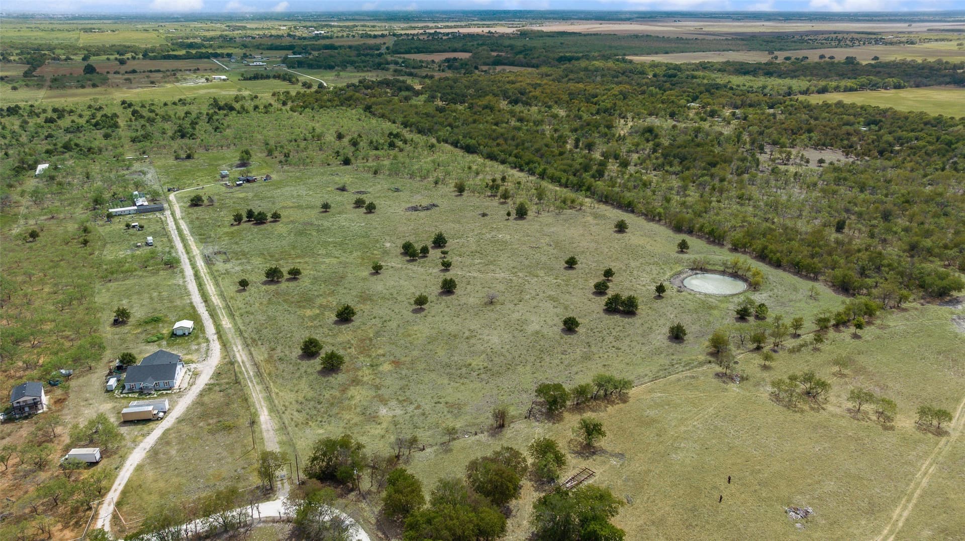 33.65 acres in Navarro County