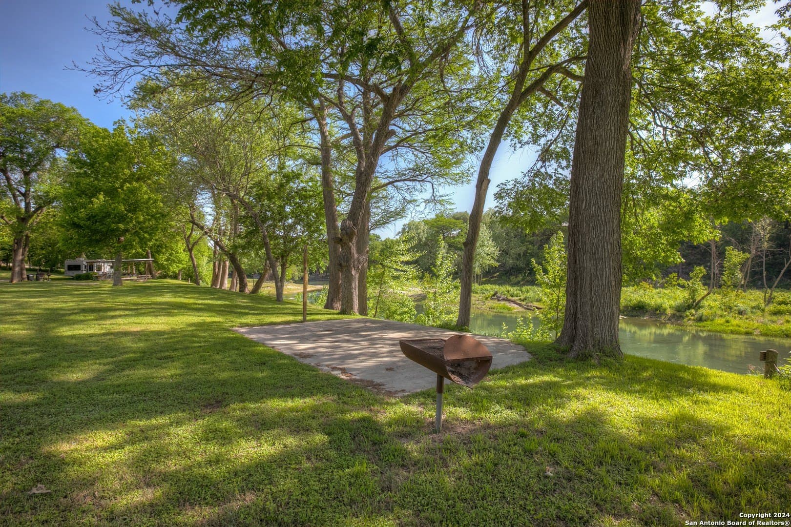1 acres in Comal County gallery image 2