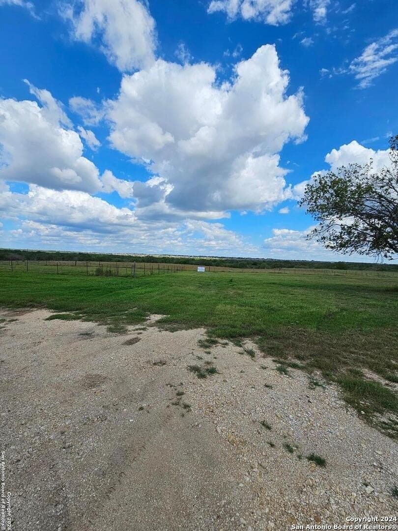 4.96 acres in Bexar County - photo 3