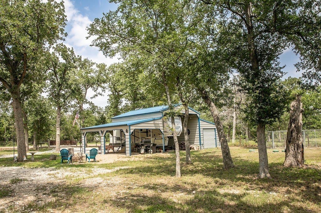 0.58 acres in Burleson County - photo 6