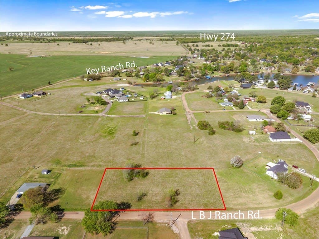 0.77 acres in Henderson County - photo 4