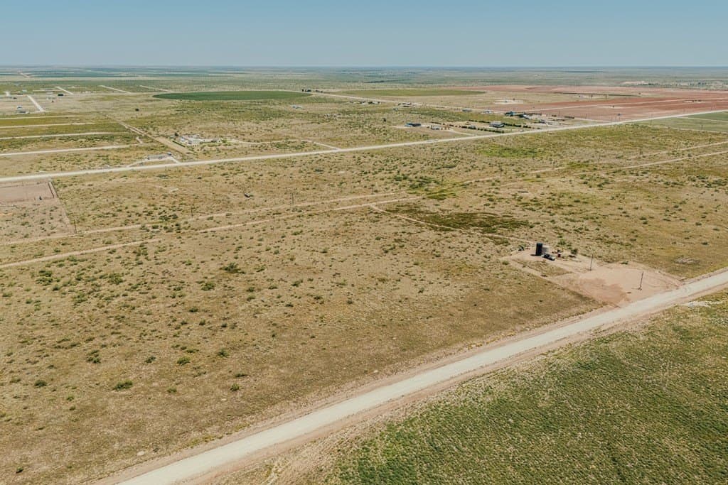 10.6 acres in Gaines County gallery image 3