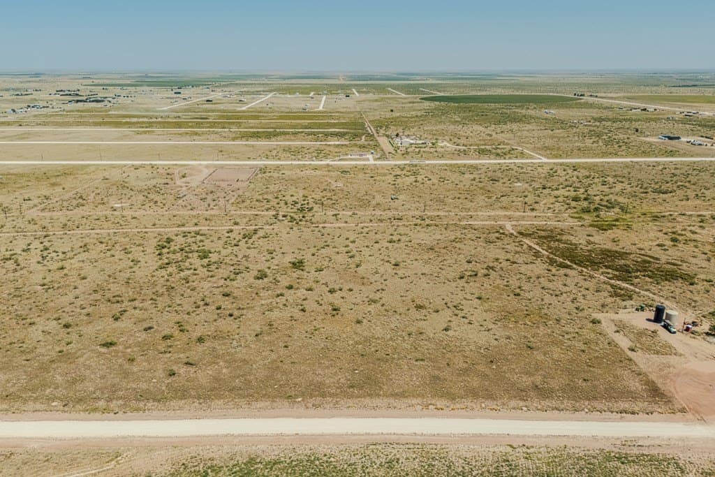 10.6 acres in Gaines County gallery image 2