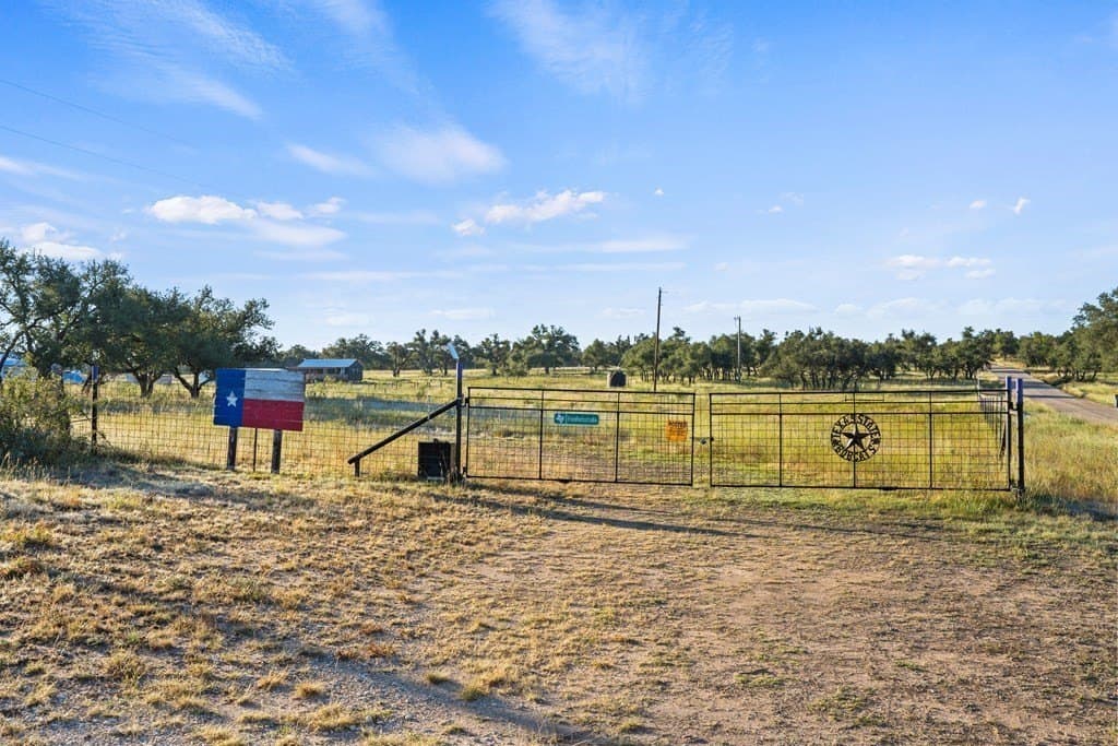 25 acres in Gillespie County gallery image 2