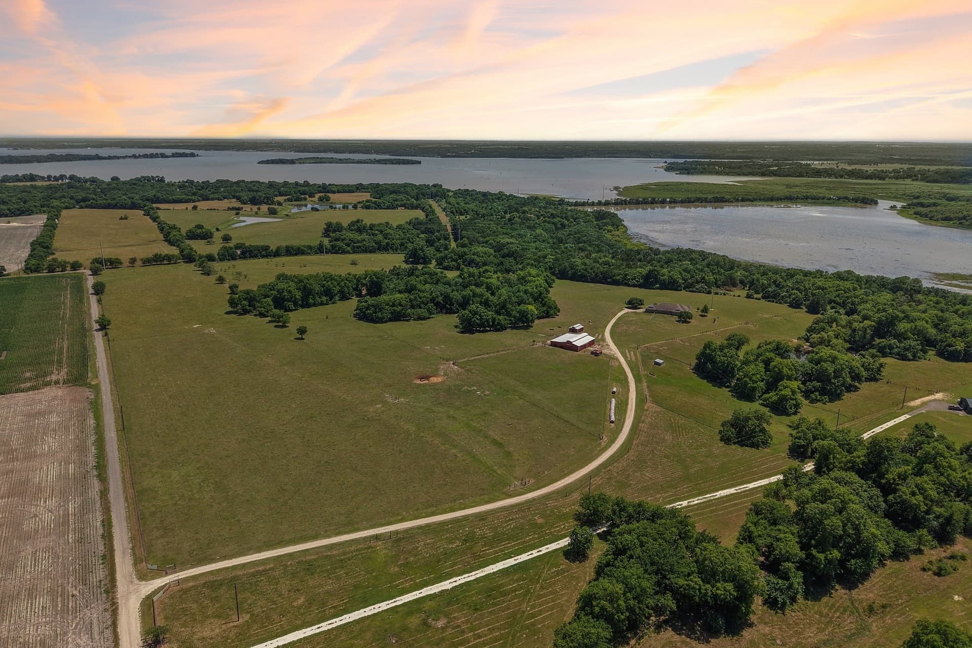 28.05 acres in Navarro County