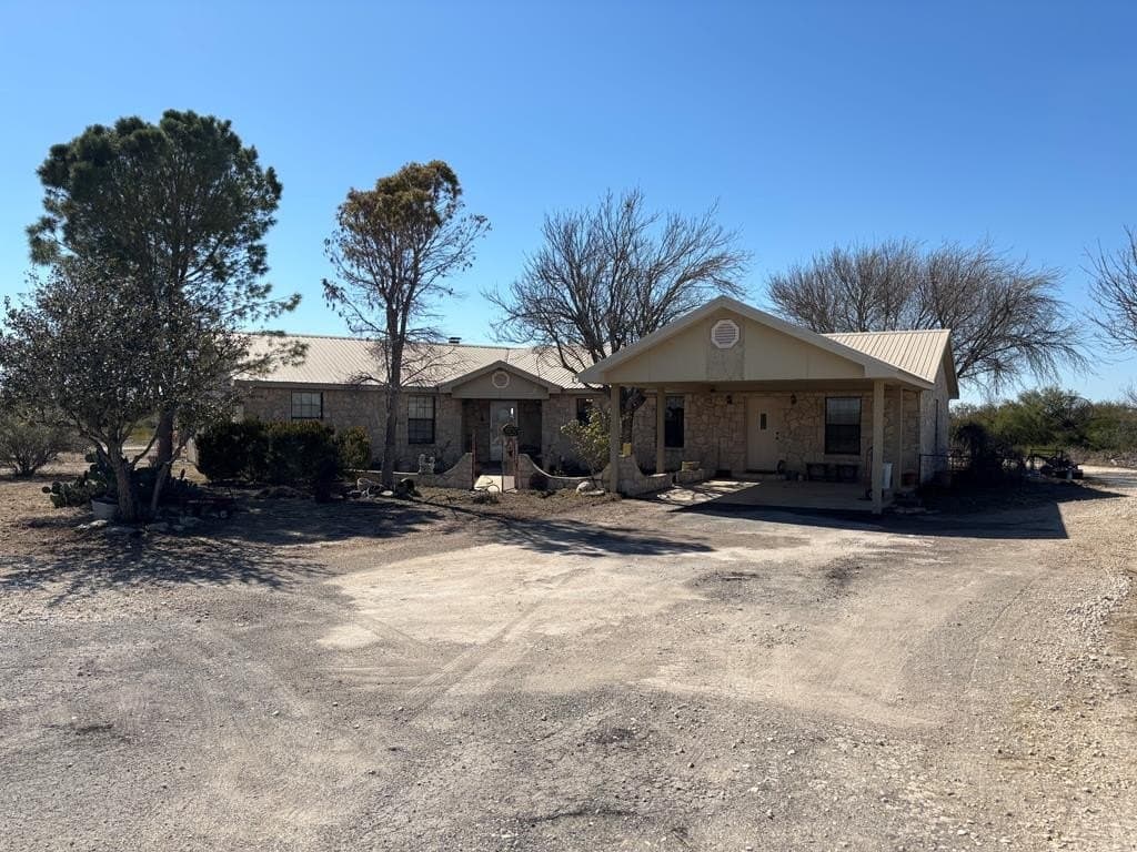 204.5 acres in Kinney County