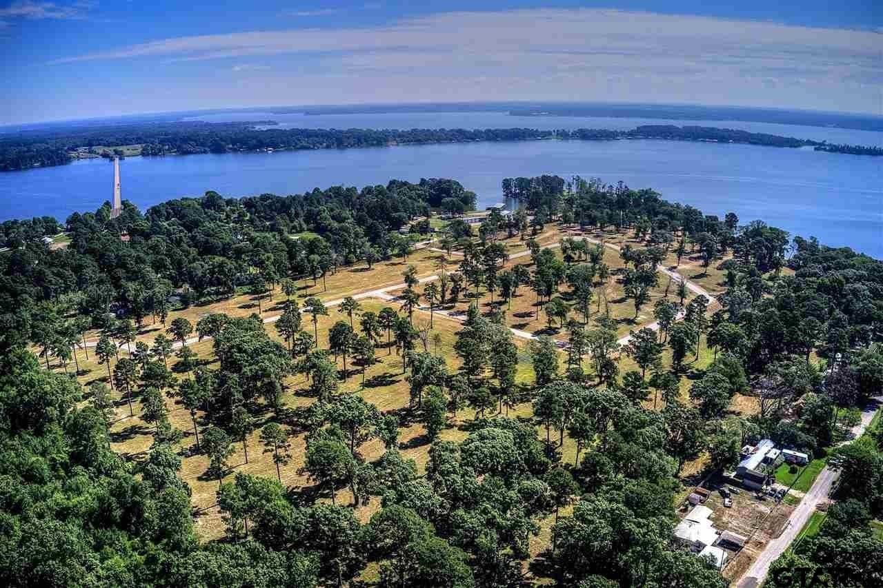 0.82 acres in Henderson County - photo 6