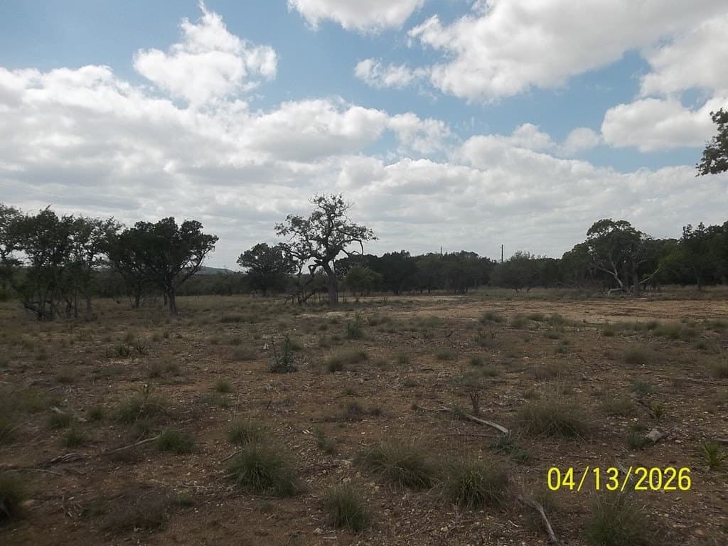 3.05 acres in Kerr County gallery image 2