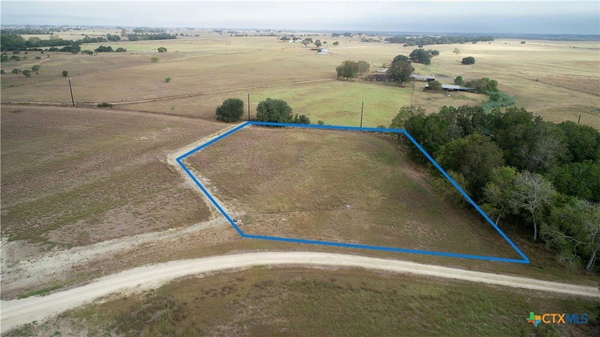 2.41 acres in Lavaca County