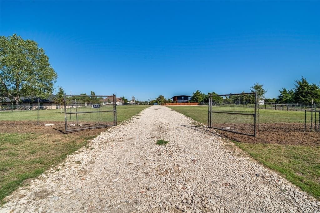2.01 acres in Rockwall County gallery image 3
