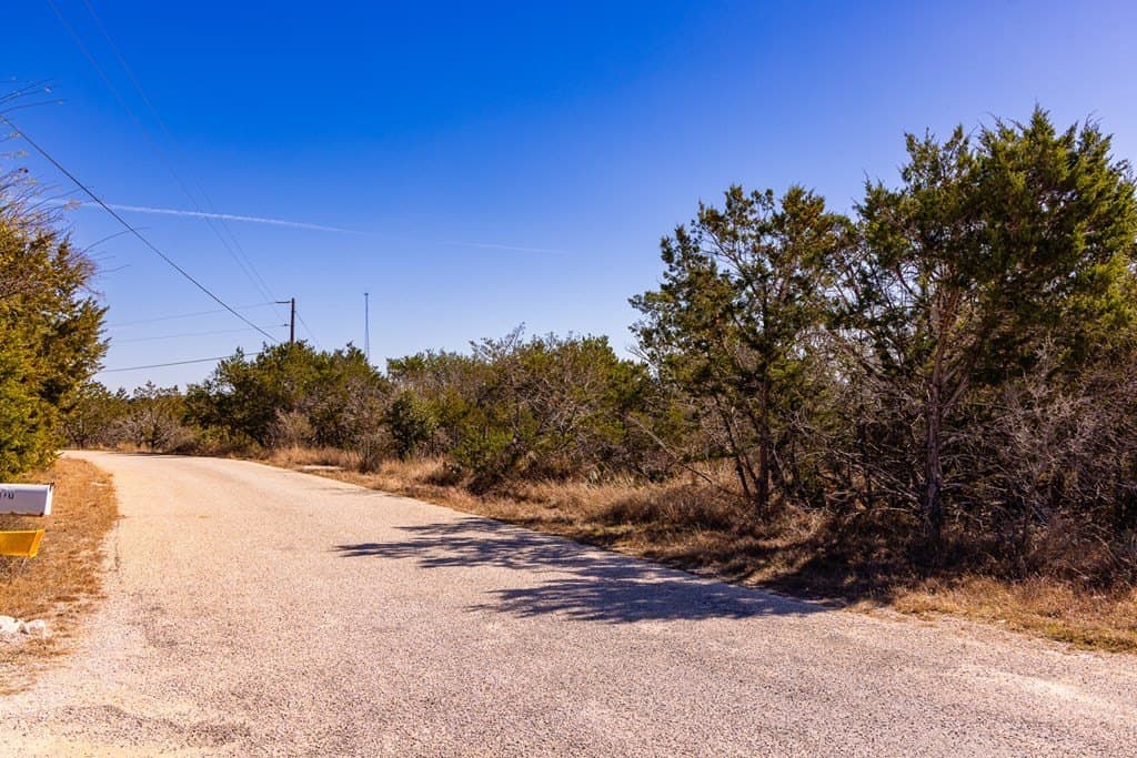 0.84 acres in Kerr County - photo 8