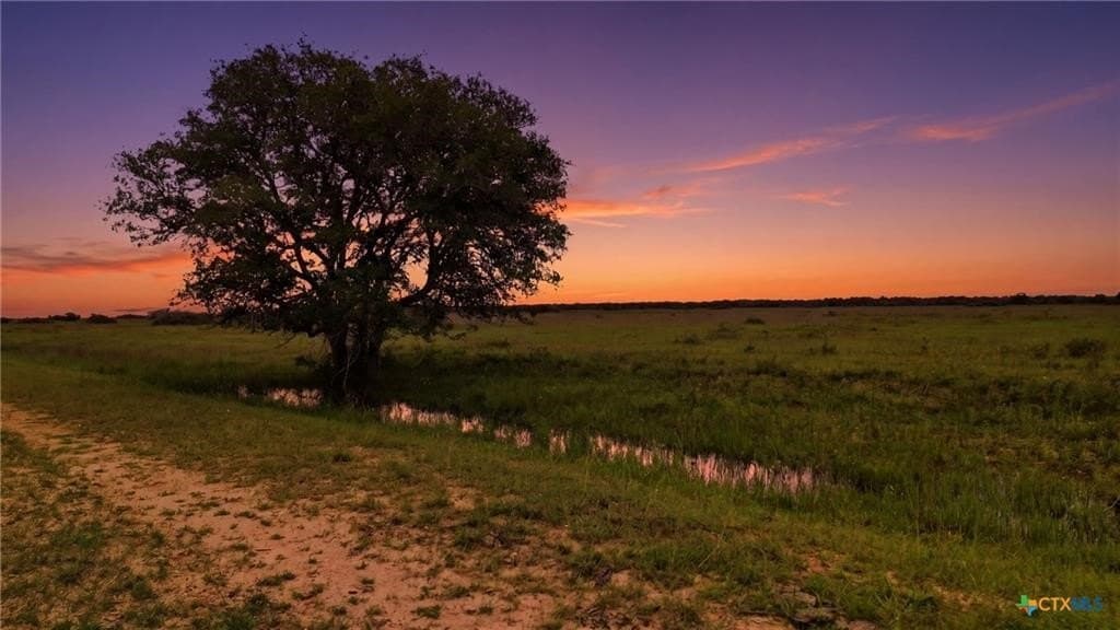 435 acres in Lavaca County