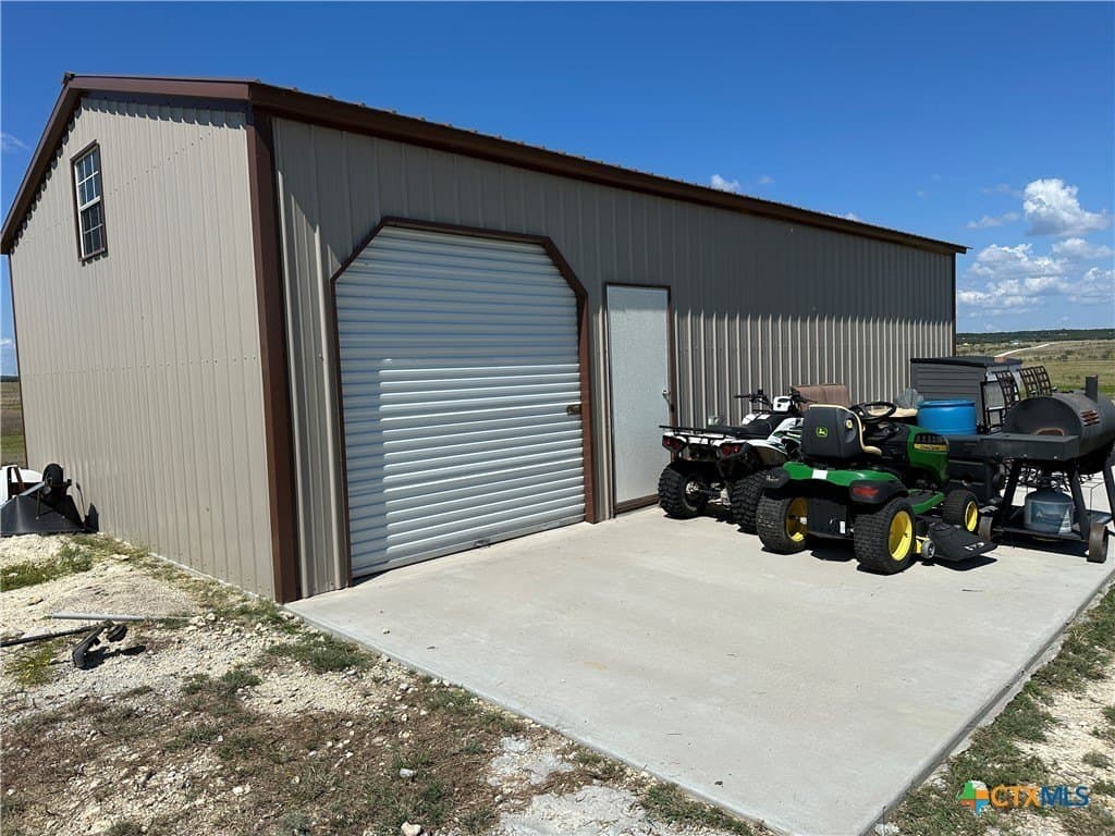 25.01 acres in Lampasas County gallery image 2