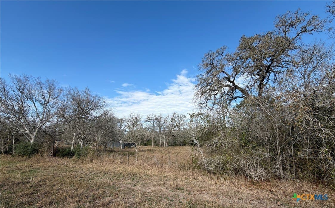 1.21 acres in Lavaca County gallery image 2