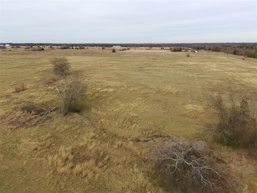 10 acres in Hopkins County
