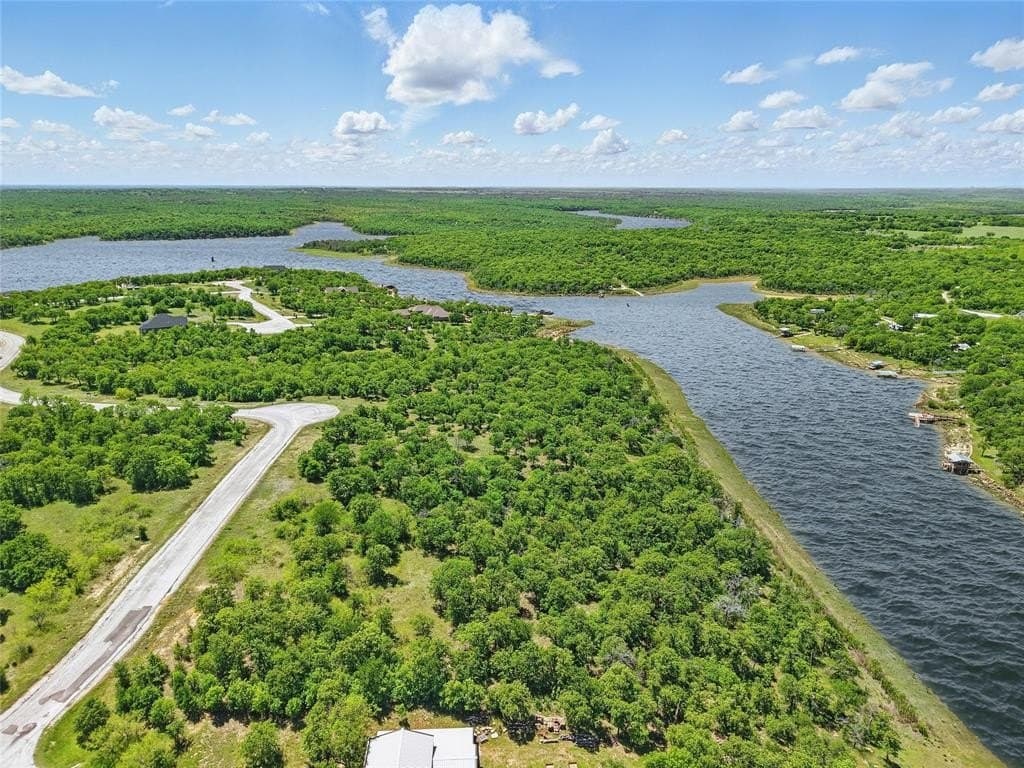1.01 acres in Wise County gallery image 3