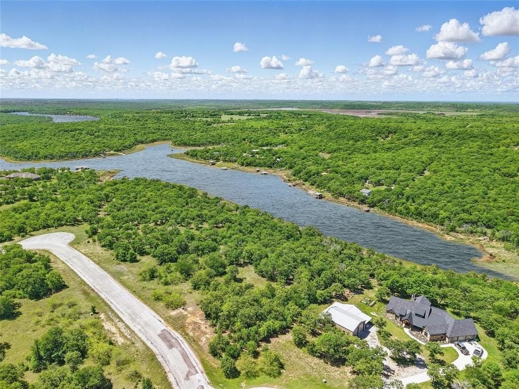 1.01 acres in Wise County gallery image 2