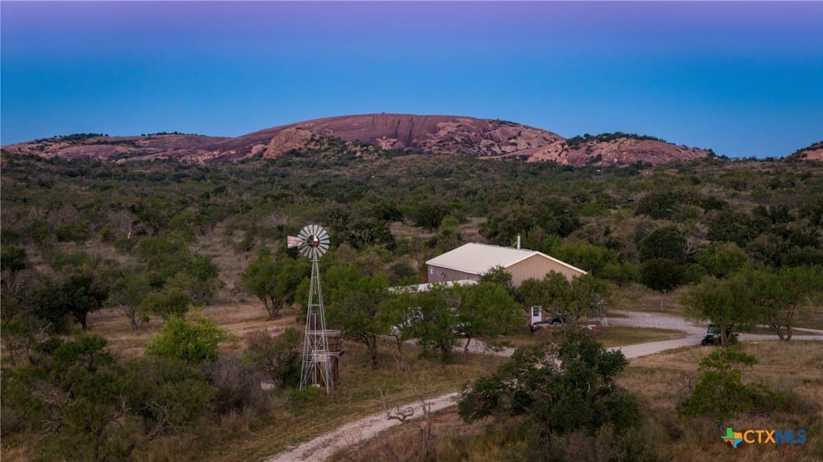 316 acres in Llano County