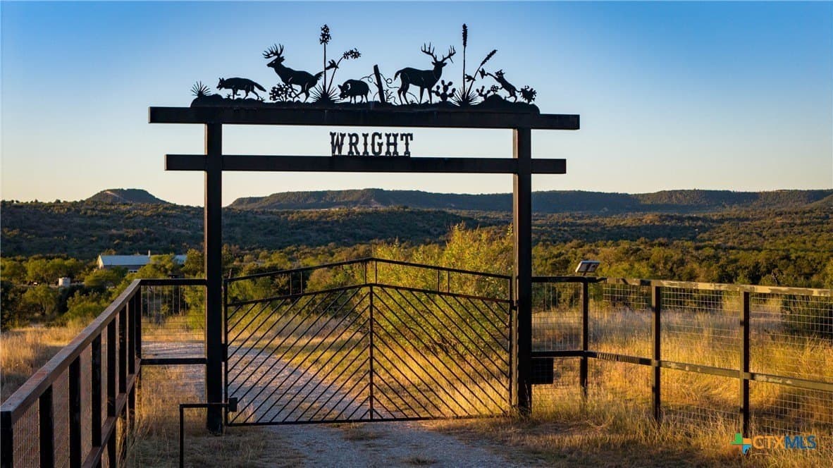 316 acres in Llano County gallery image 2