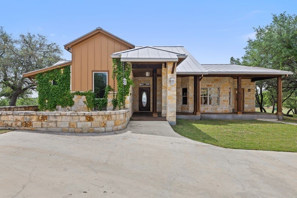 10.6 acres in Blanco County gallery image 2