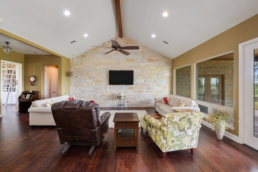 10.6 acres in Blanco County gallery image 4