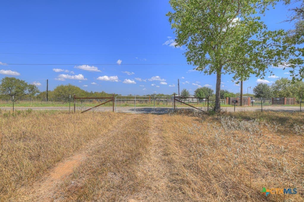 10.1 acres in Guadalupe County - photo 8