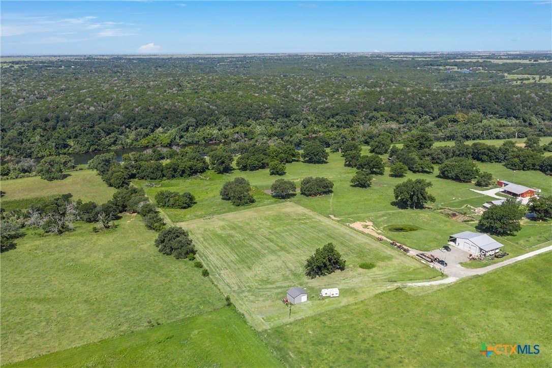 10 acres in Hill County gallery image 3