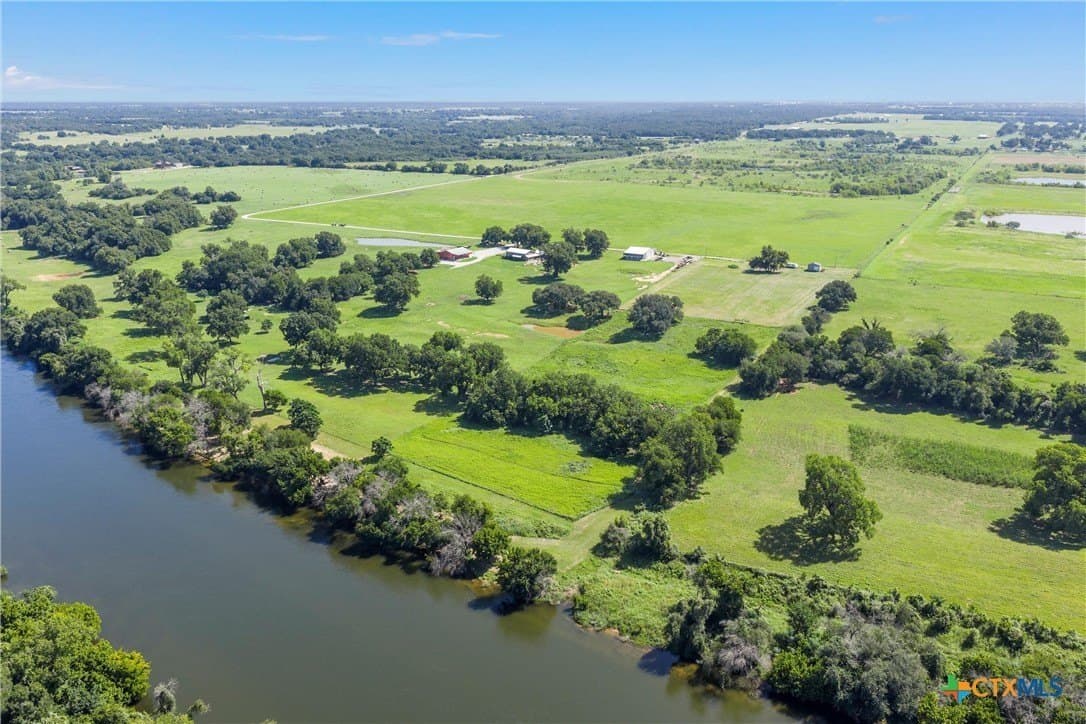 10 acres in Hill County gallery image 4