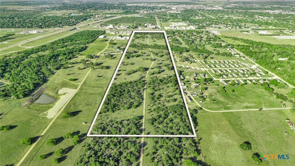 68 acres in Victoria County gallery image 3