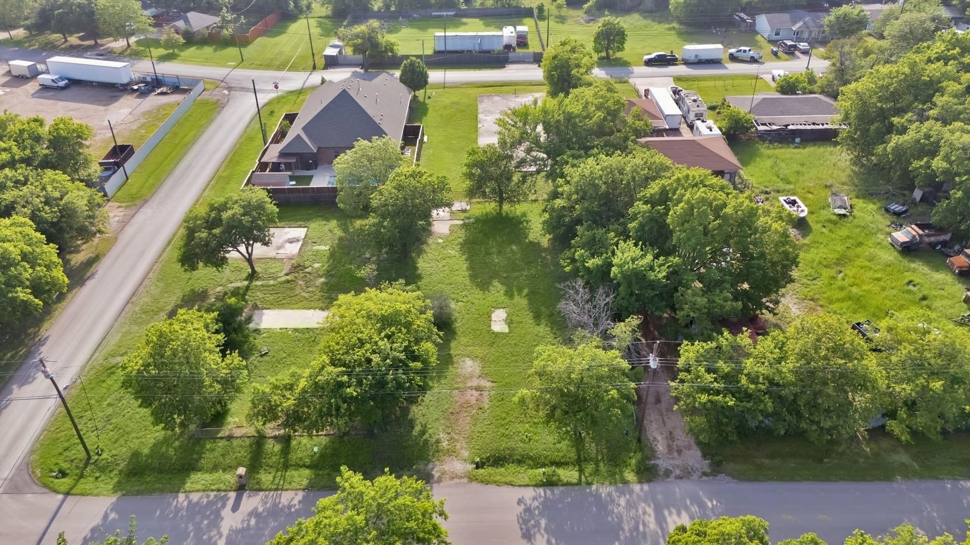 0.21 acres in Ellis County - photo 5