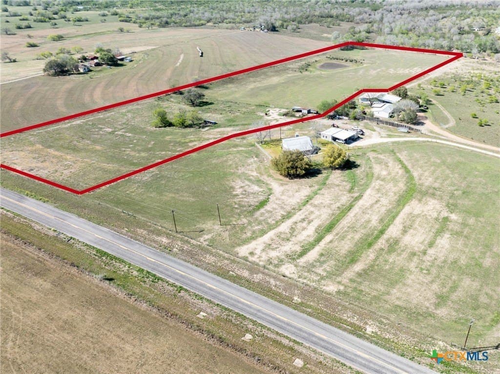 13.75 acres in DeWitt County gallery image 2