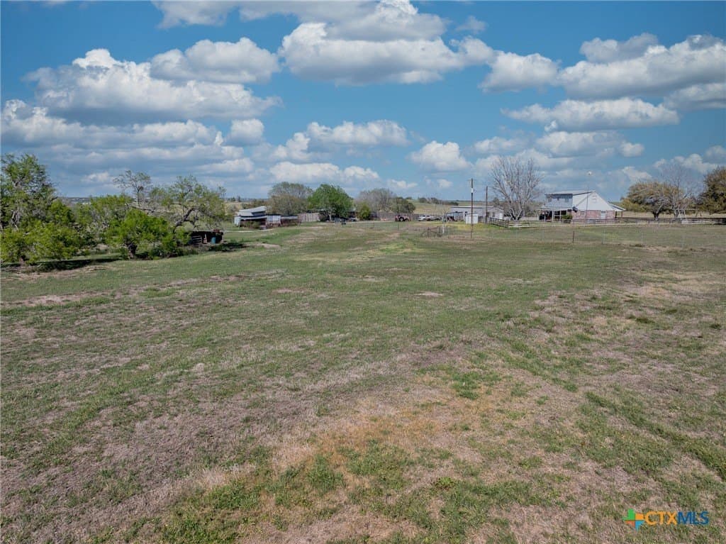 13.75 acres in DeWitt County gallery image 4
