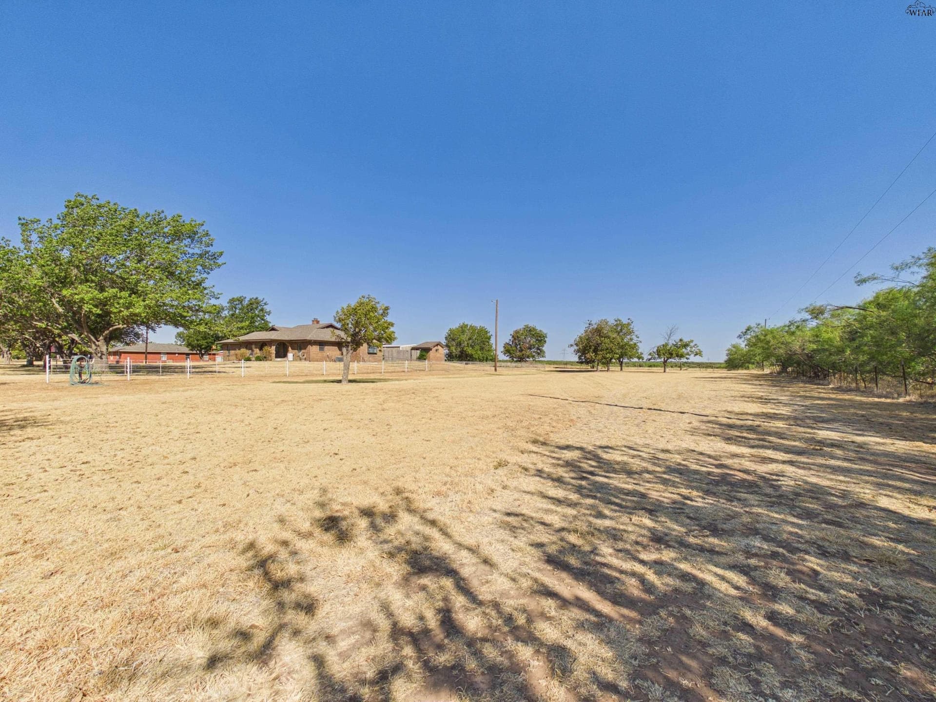 10 acres in Archer County - photo 2