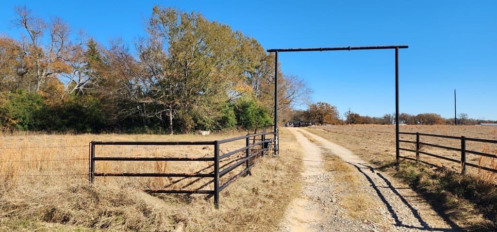 8 acres in Henderson County gallery image 3