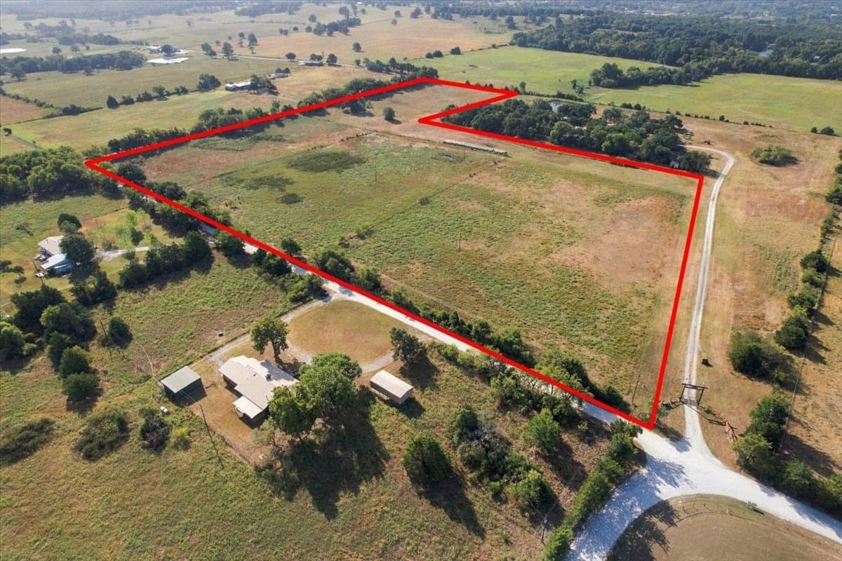 19.5 acres in Cooke County - photo 2