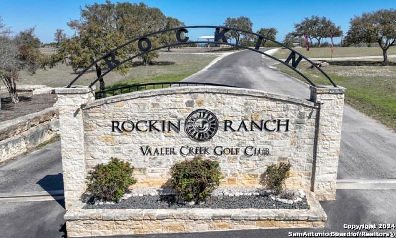 0.3 acres in Blanco County gallery image 3